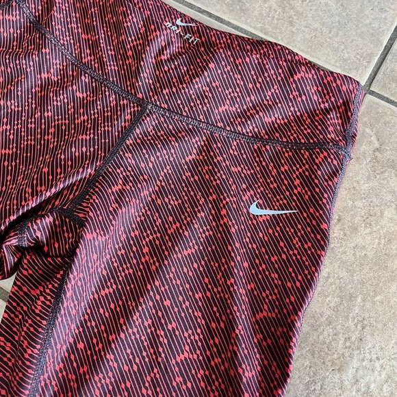 Nike Medium Cropped Dri Fit Red Black Workout Leggings Pants Athleisure Gym Yoga - Picture 4 of 10